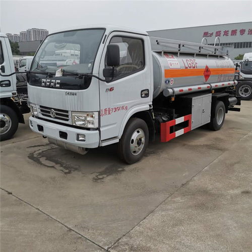 東風(fēng)流動(dòng)加油車(chē)與5噸油罐車(chē) 濮陽(yáng)上戶服務(wù)全解析，助力攪拌車(chē)高效運(yùn)營(yíng)